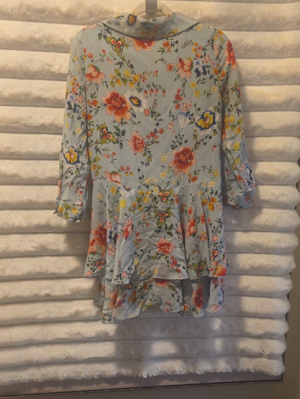 Alice + Olivia Light Blue Floral Peplum Tunic Size M - Picture 9 of 9